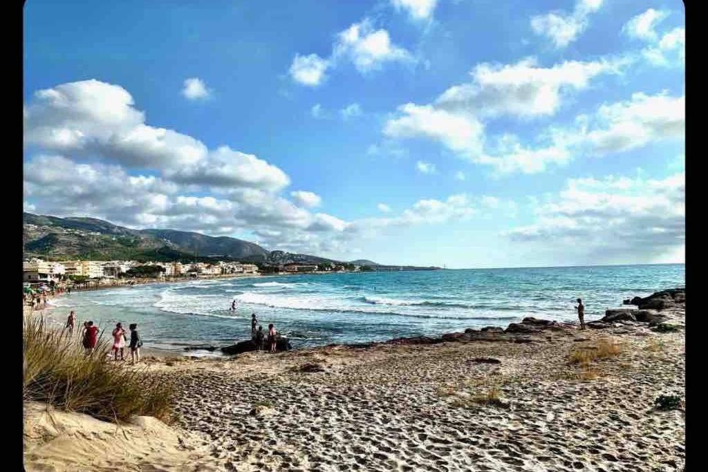 Neu Renoviertes Strandappartment Mit Meerblick Alcossebre エクステリア 写真